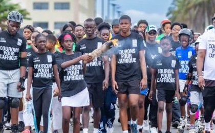 JOJ Dakar 2026 : Près de 500 jeunes célèbrent la flamme olympique à Akanda