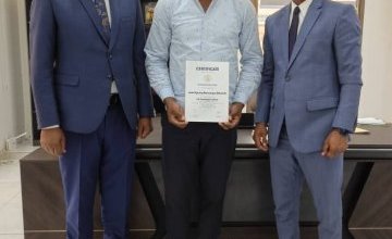 Coaching : Louis Djasmy Mavoungou Nfoumbi, premier Gabonais titulaire de la licence A de l'IHF, honoré par la tutelle