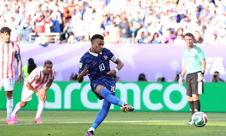 Mondial 2026 : la France écarte le Paraguay sans briller et retrouvera le Maroc en quarts