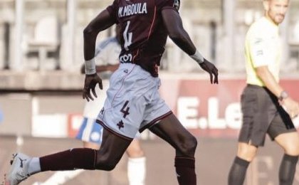 Ligue 1 : Soirée cauchemardesque face à Lyon pour Michel Mboula qui finit blessé