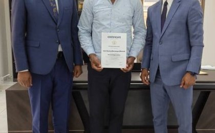 Coaching : Louis Djasmy Mavoungou Nfoumbi, premier Gabonais titulaire de la licence A de l'IHF, honoré par la tutelle
