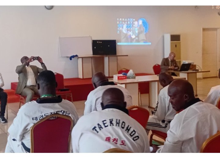 Taekwondo : la fédération gabonaise forme 100 arbitres, coachs et athlètes à Libreville