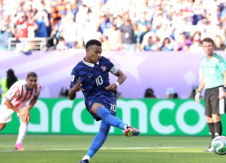 Mondial 2026 : la France écarte le Paraguay sans briller et retrouvera le Maroc en quarts