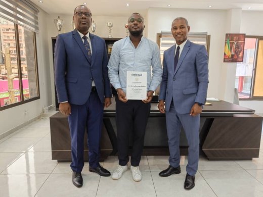 Coaching : Louis Djasmy Mavoungou Nfoumbi, premier Gabonais titulaire de la licence A de l'IHF, honoré par la tutelle