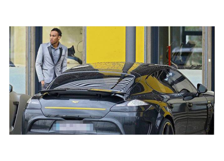 Aubameyang désormais en batmobile !