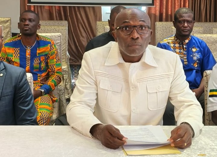 Élection à la Fégafoot : face aux polémiques, les clubs professionnels font bloc derrière Pierre Alain Mounguengui